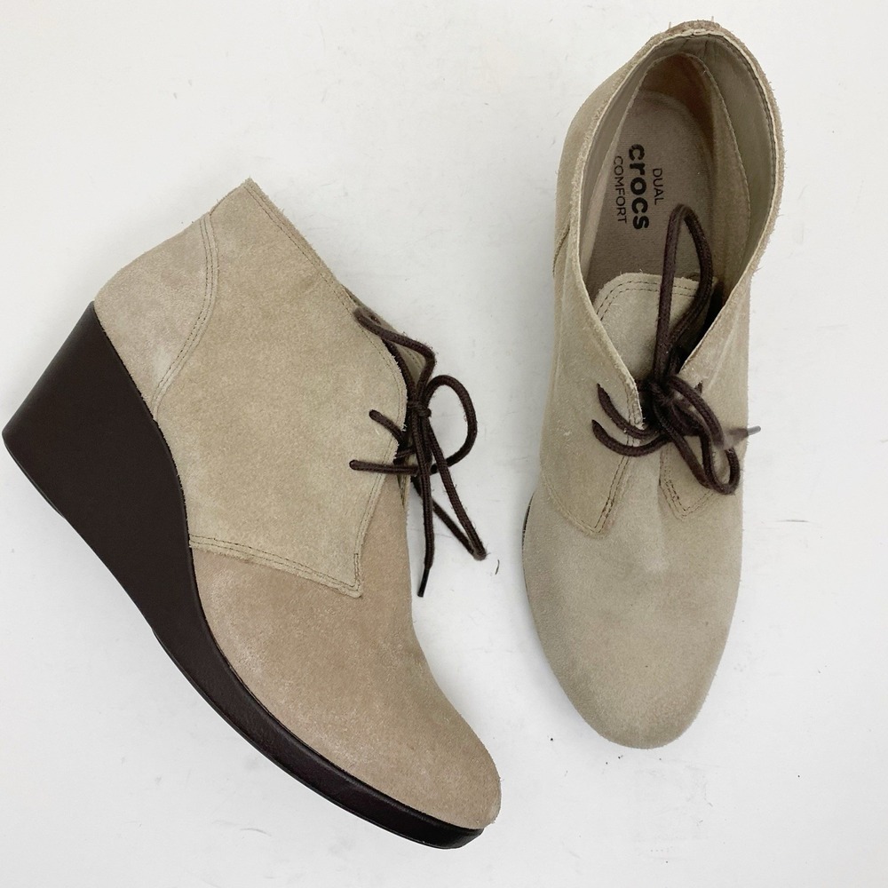 Crocs Leigh Suede Wedge Lace Up Chukka Ankle Boots Womens 7.5‎ Tan Khaki 203419